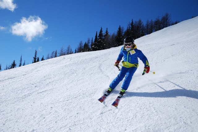 Sci alpino e sci nordico: differenze, specialità e attrezzatura