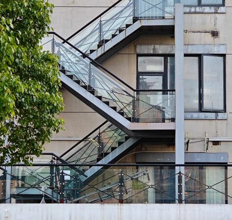 Scale esterne: come scegliere materiali e finiture per resistere al clima senza rinunciare al design